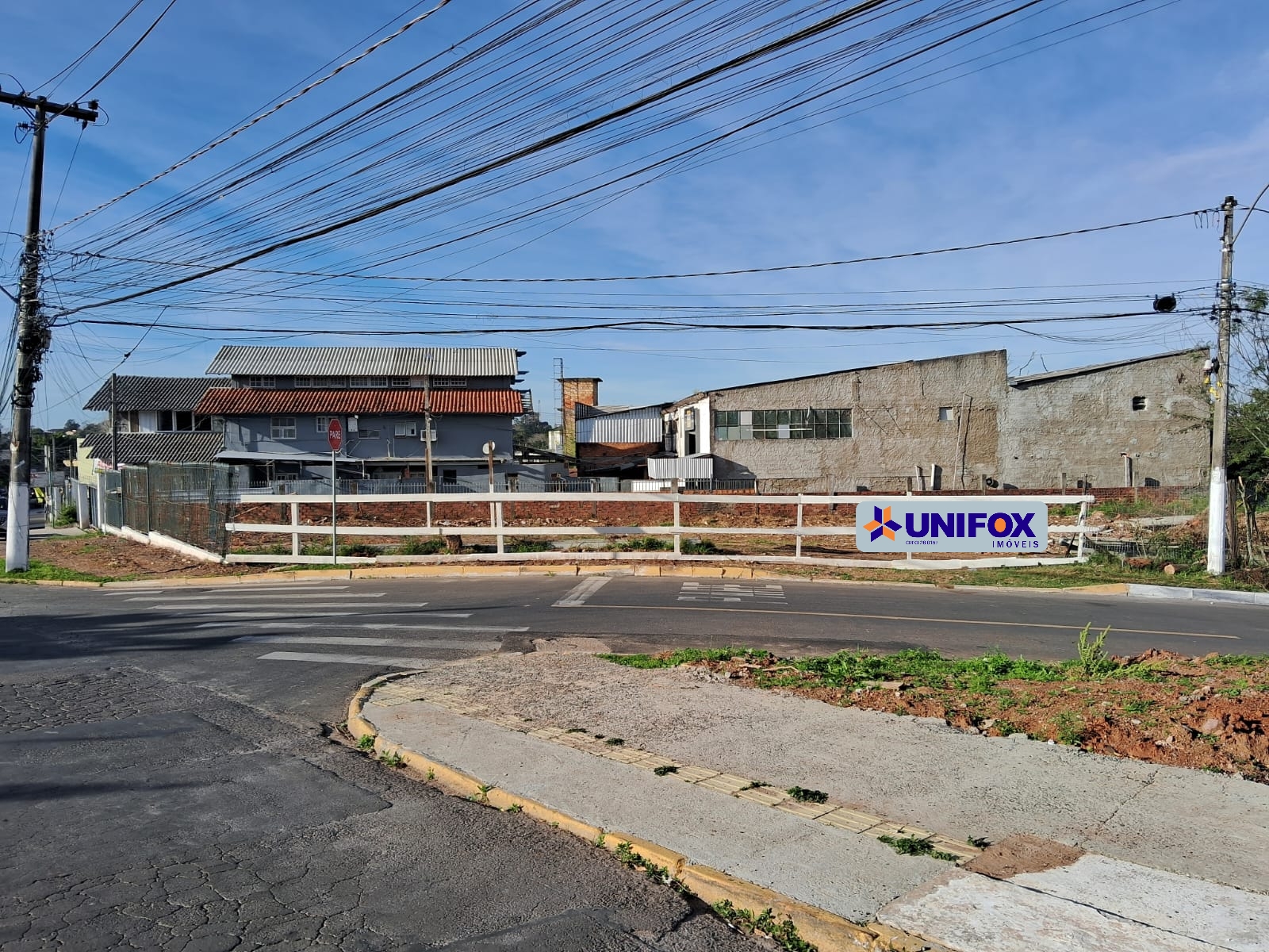 Terreno de esquina disponível para venda – Bairro Barnabé.